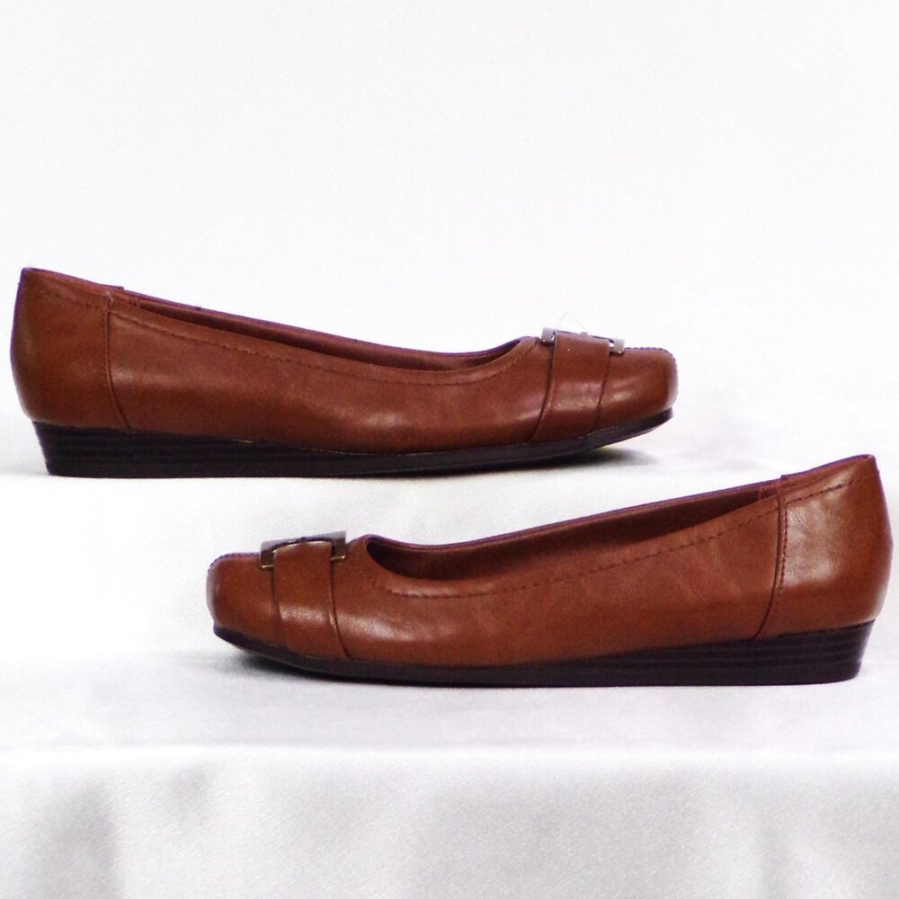 WEAR EVER size 7.5M honey-brown flat-heel loafers cushioned insoles all synth.
